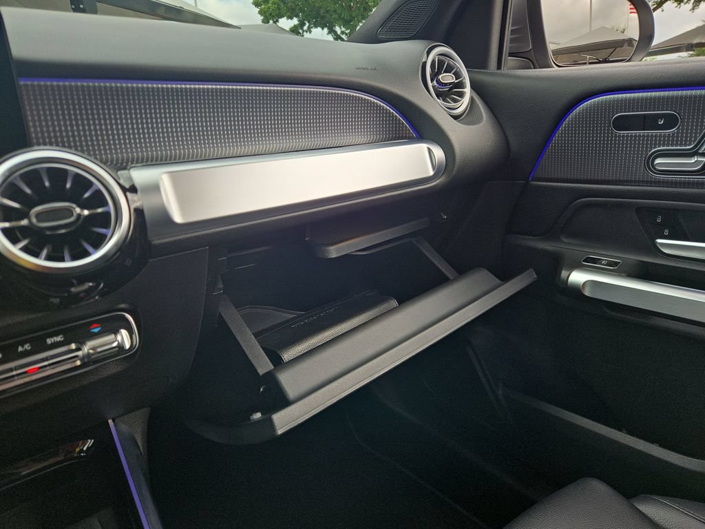Used 2023 Mercedes-Benz GLB 250 4MATIC w/ Premium Package image 30