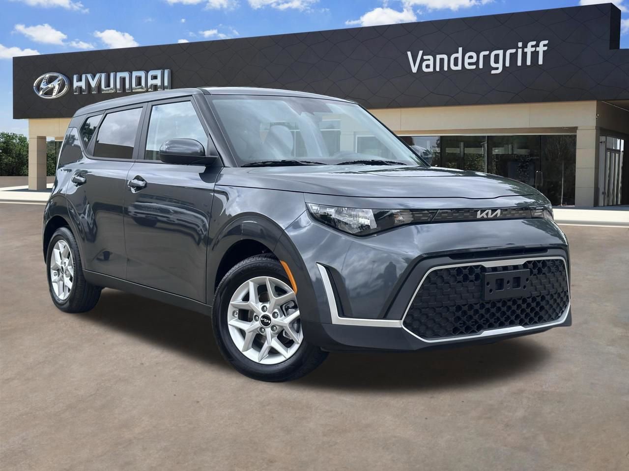 Used 2025 Kia Soul LX image 1