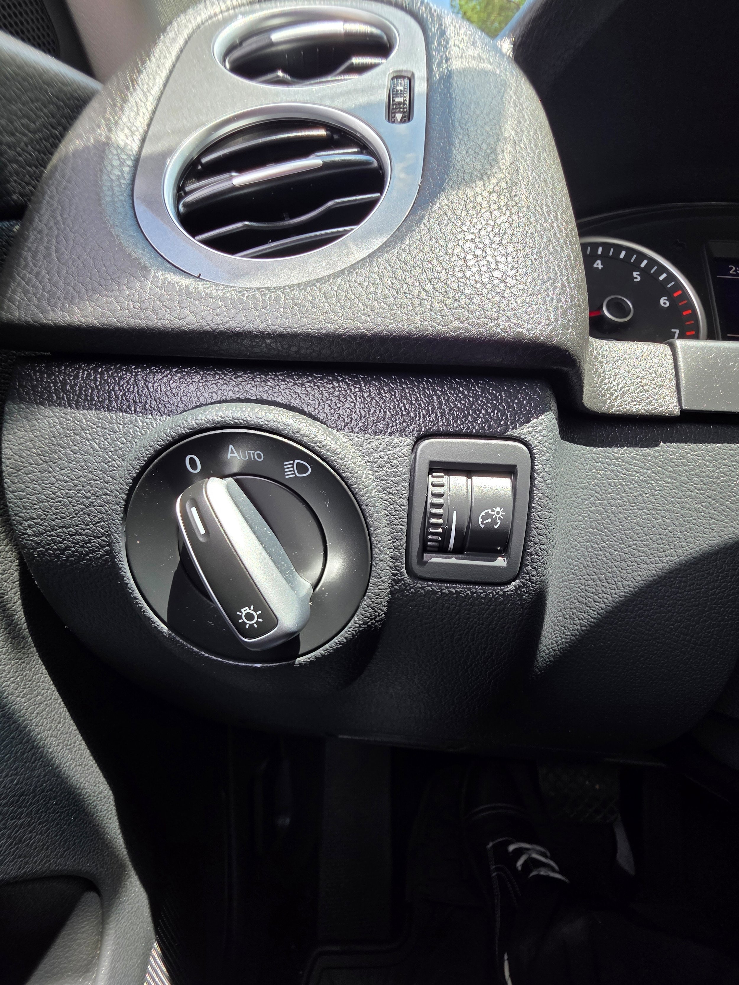 Used 2016 Volkswagen Tiguan S AWD/4WD image 16