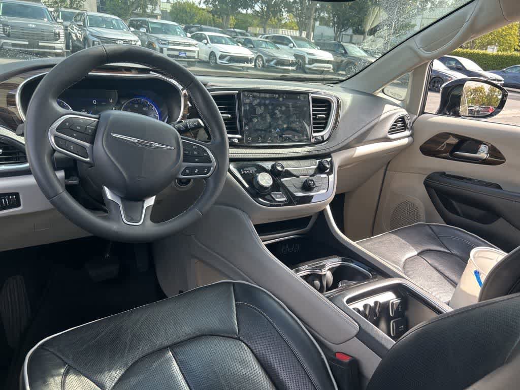 Used 2023 Chrysler Pacifica Limited FWD image 8