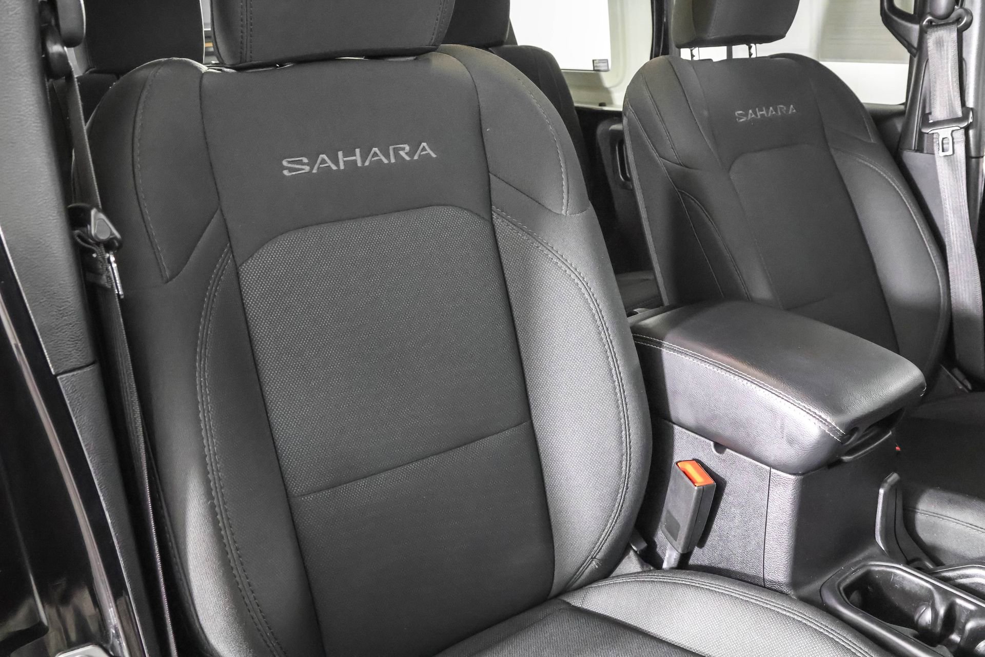 Used 2020 Jeep Wrangler Unlimited Sahara image 36