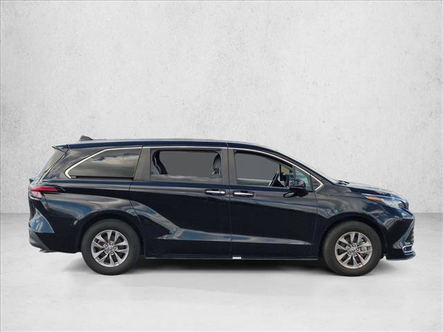 Used 2022 Toyota Sienna XLE FWD image 4