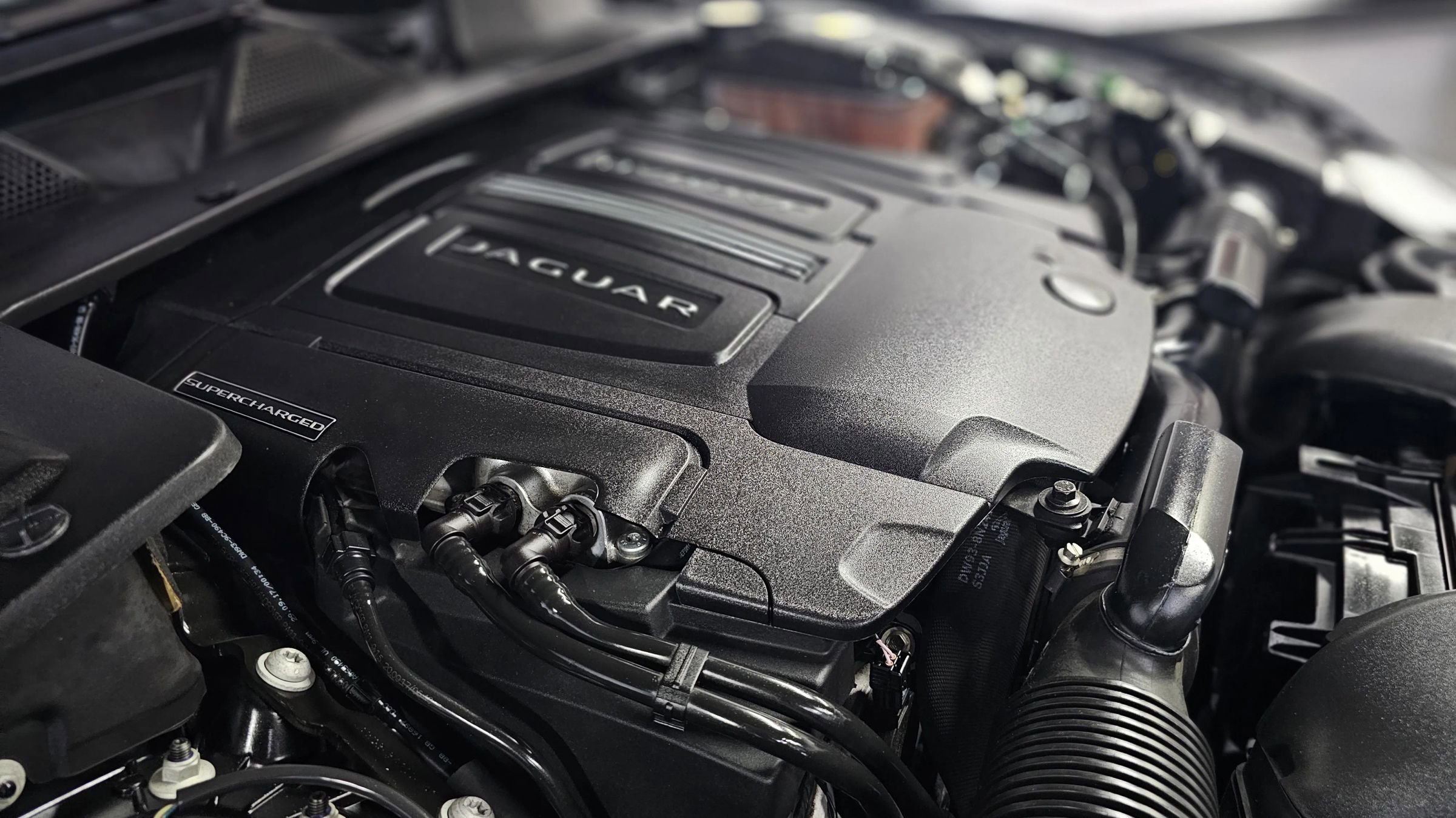 Used 2018 Jaguar XJ R-Sport RWD image 8