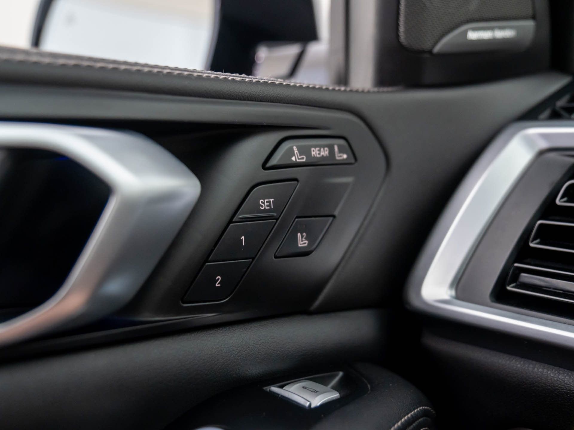 Used 2023 BMW X7 xDrive40i w/ M Sport Package image 34