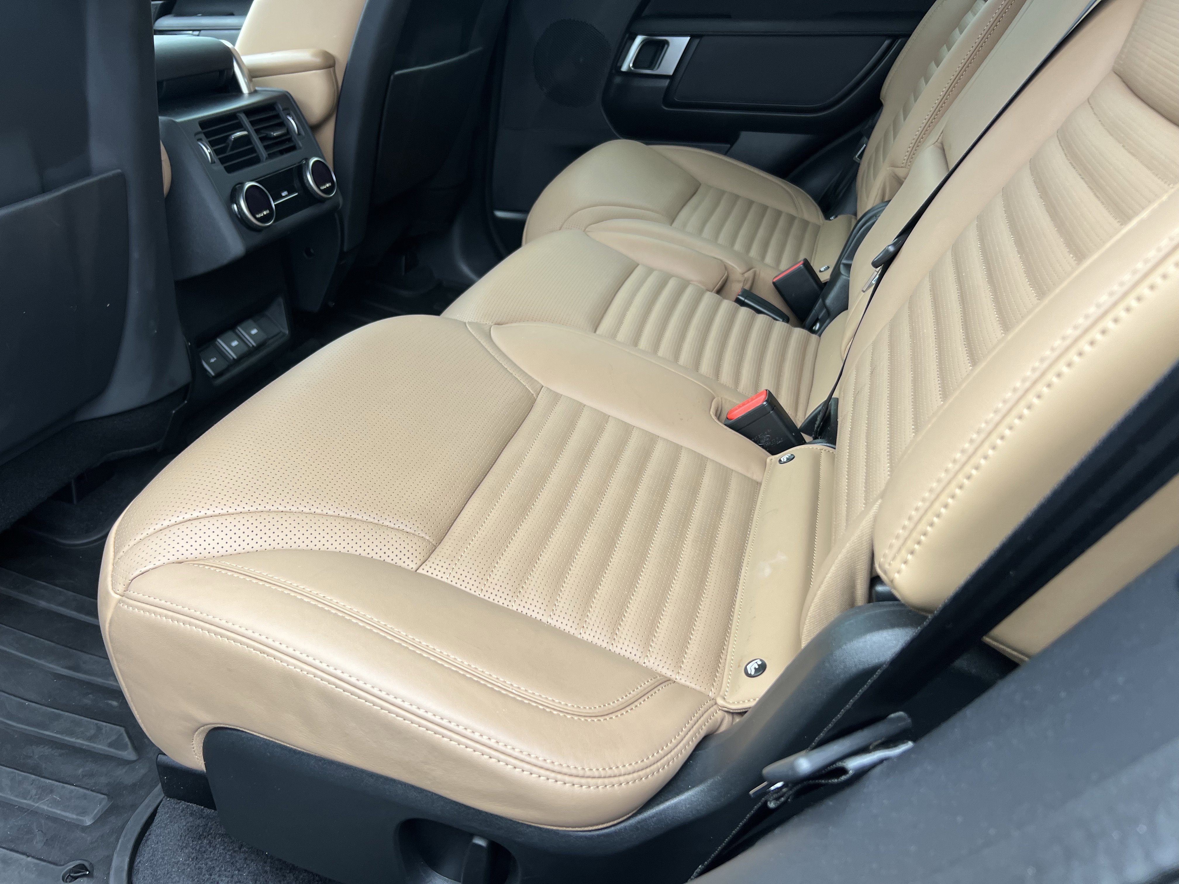 Certified 2023 Land Rover Discovery HSE R-Dynamic AWD/4WD image 33