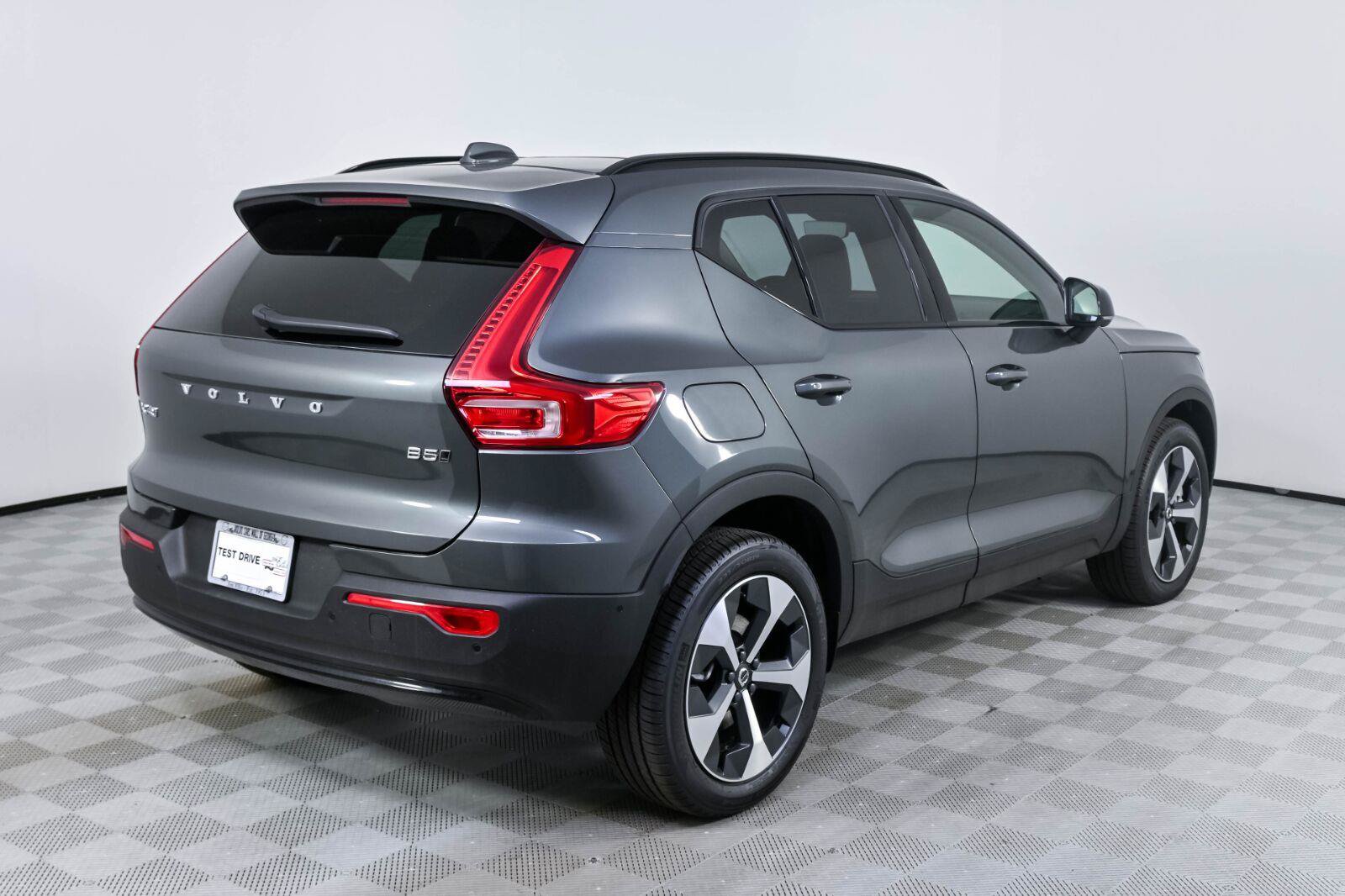 New 2026 Volvo XC40 B5 Plus w/ Climate Package AWD/4WD image 28