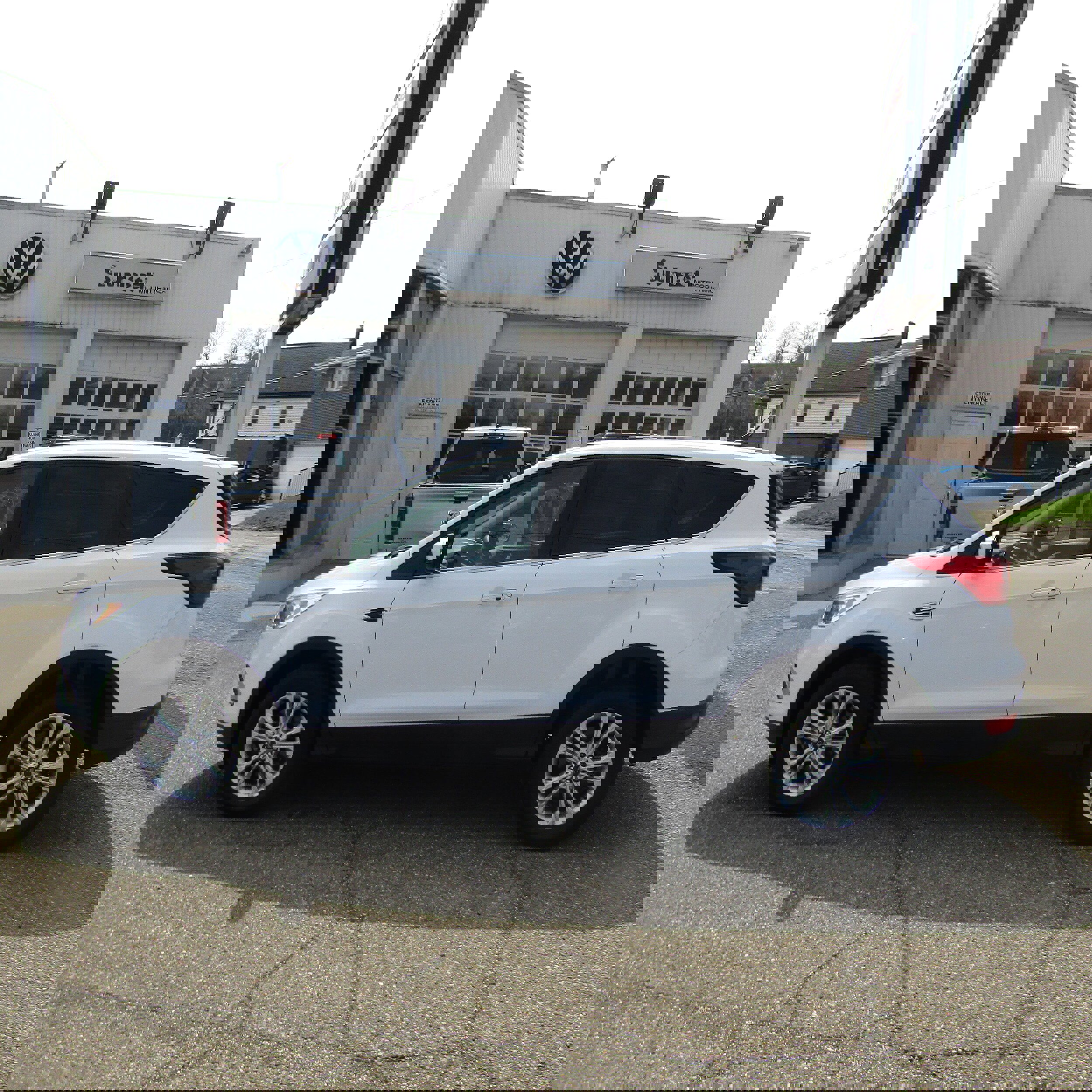 Used 2019 Ford Escape SE image 2