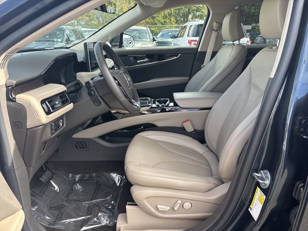 Certified 2022 Lincoln Nautilus Reserve w/ Luxury Package image 11