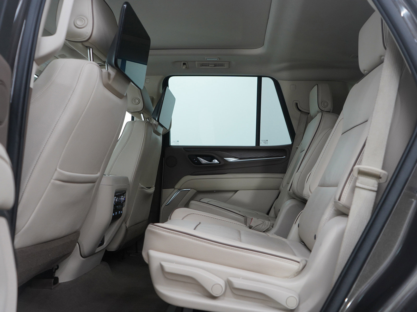 Used 2021 GMC Yukon Denali w/ Denali Premium Package image 23