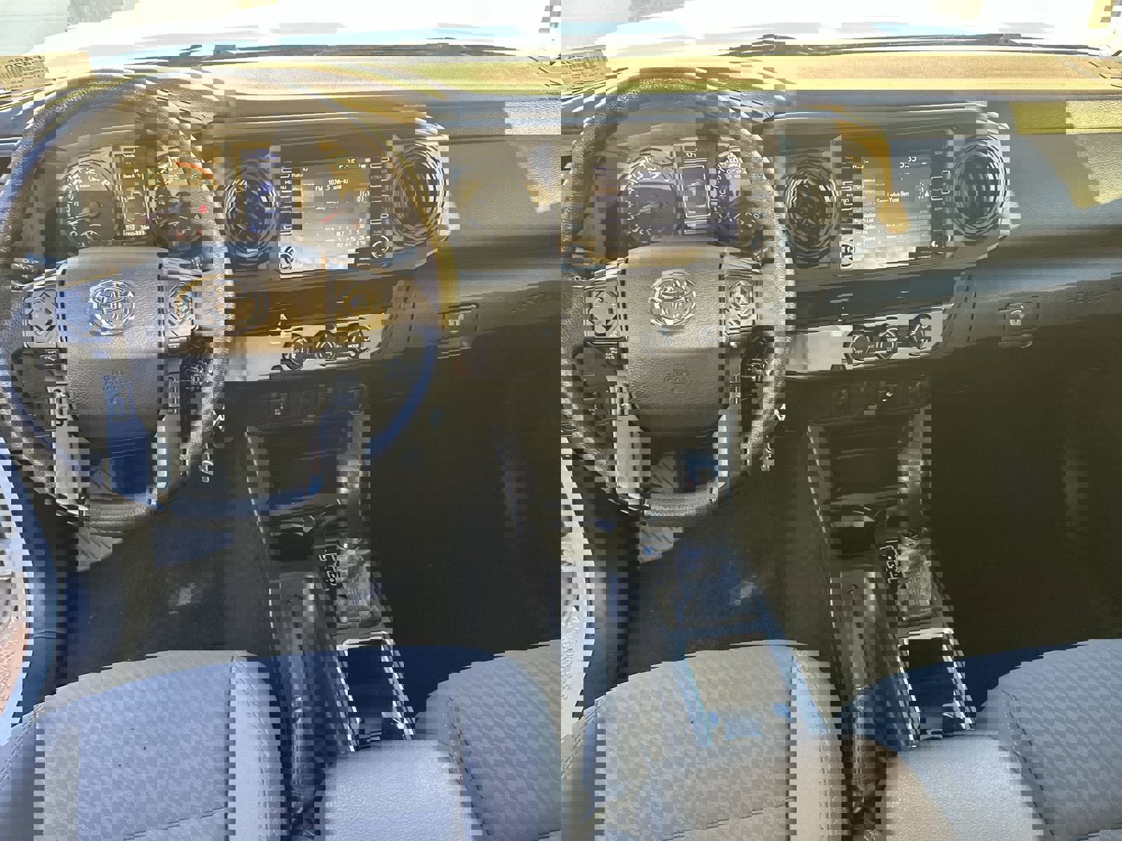 Used 2022 Toyota Tacoma SR image 18