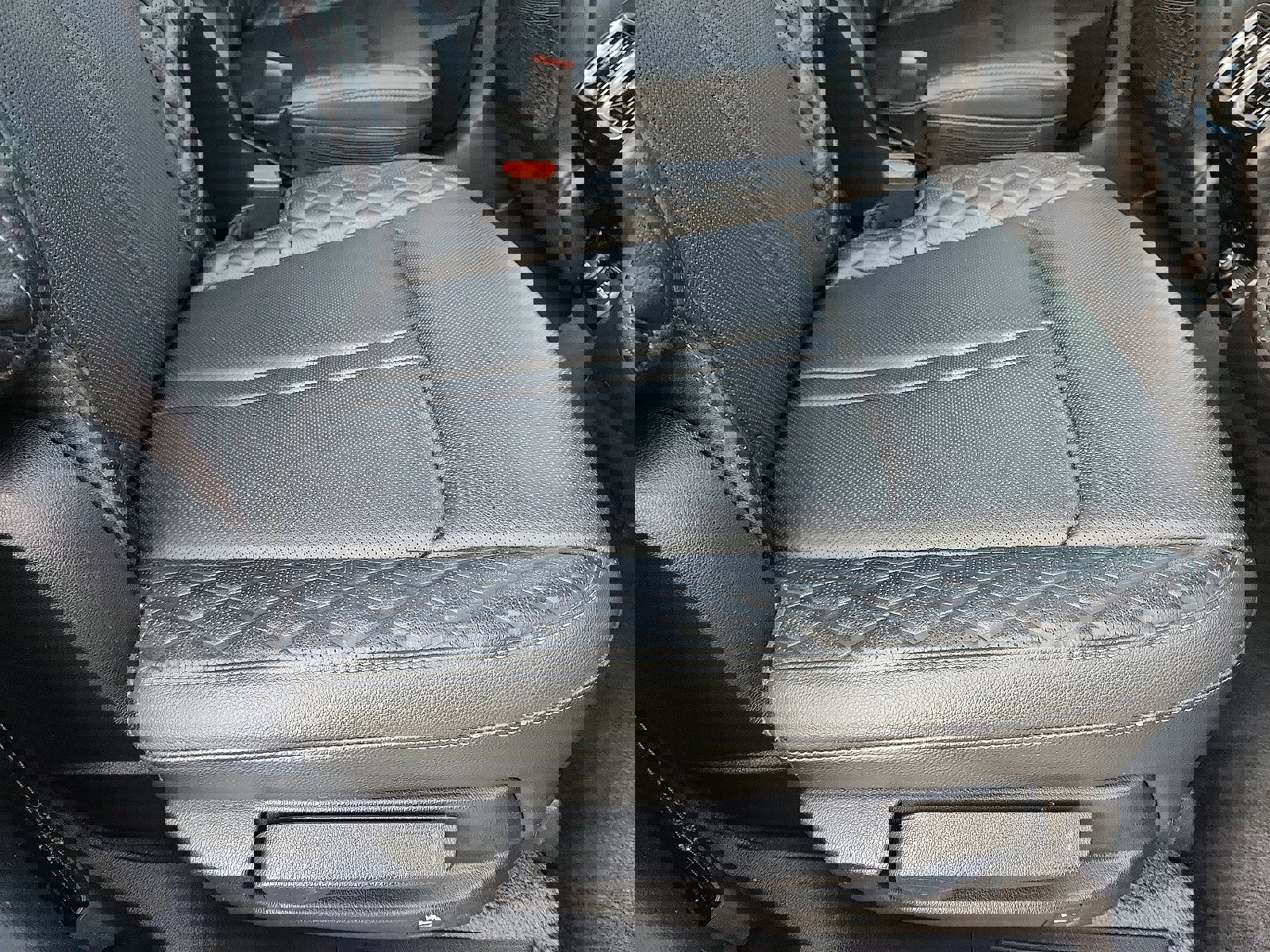 Used 2023 Kia Sorento SX image 31