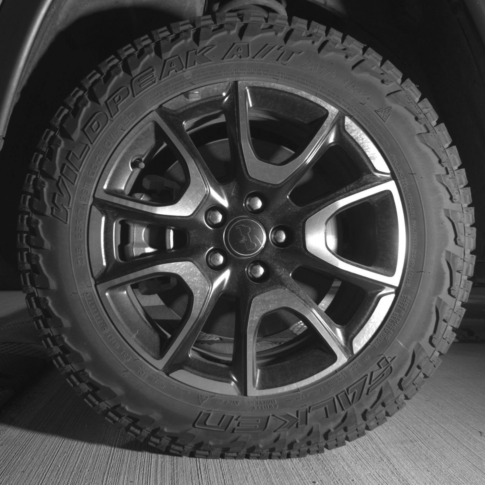 Used 2025 Jeep Compass Trailhawk AWD/4WD image 15