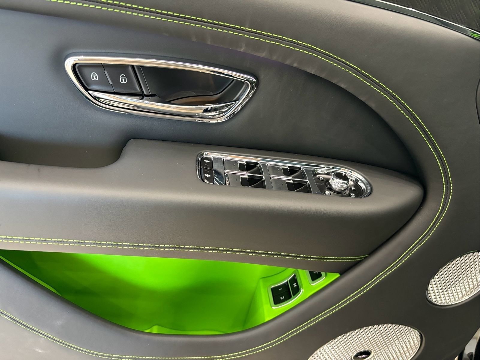 New 2025 Bentley Bentayga image 40