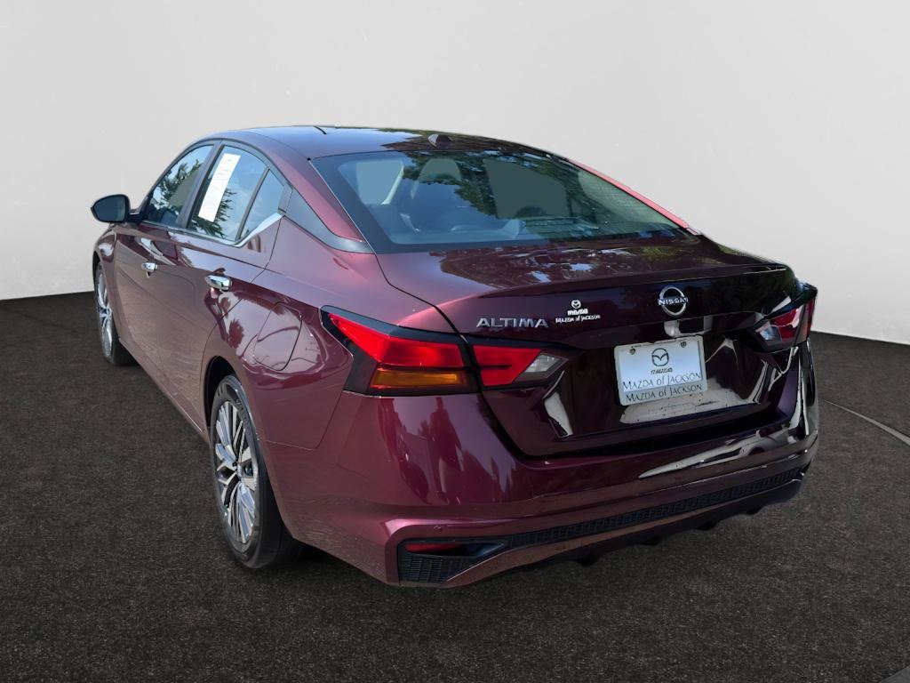 Used 2025 Nissan Altima 2.5 SV FWD image 3