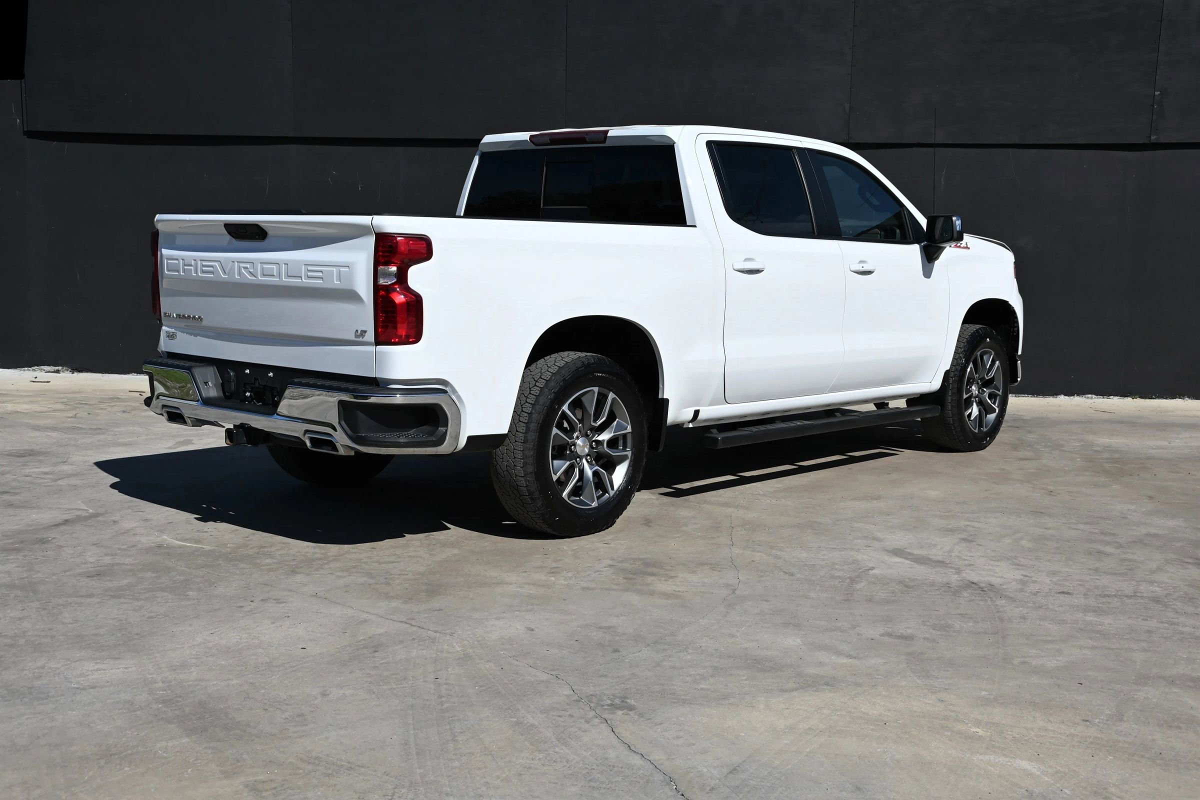 Used 2024 Chevrolet Silverado 1500 LT w/ Z71 Off-Road Package image 5