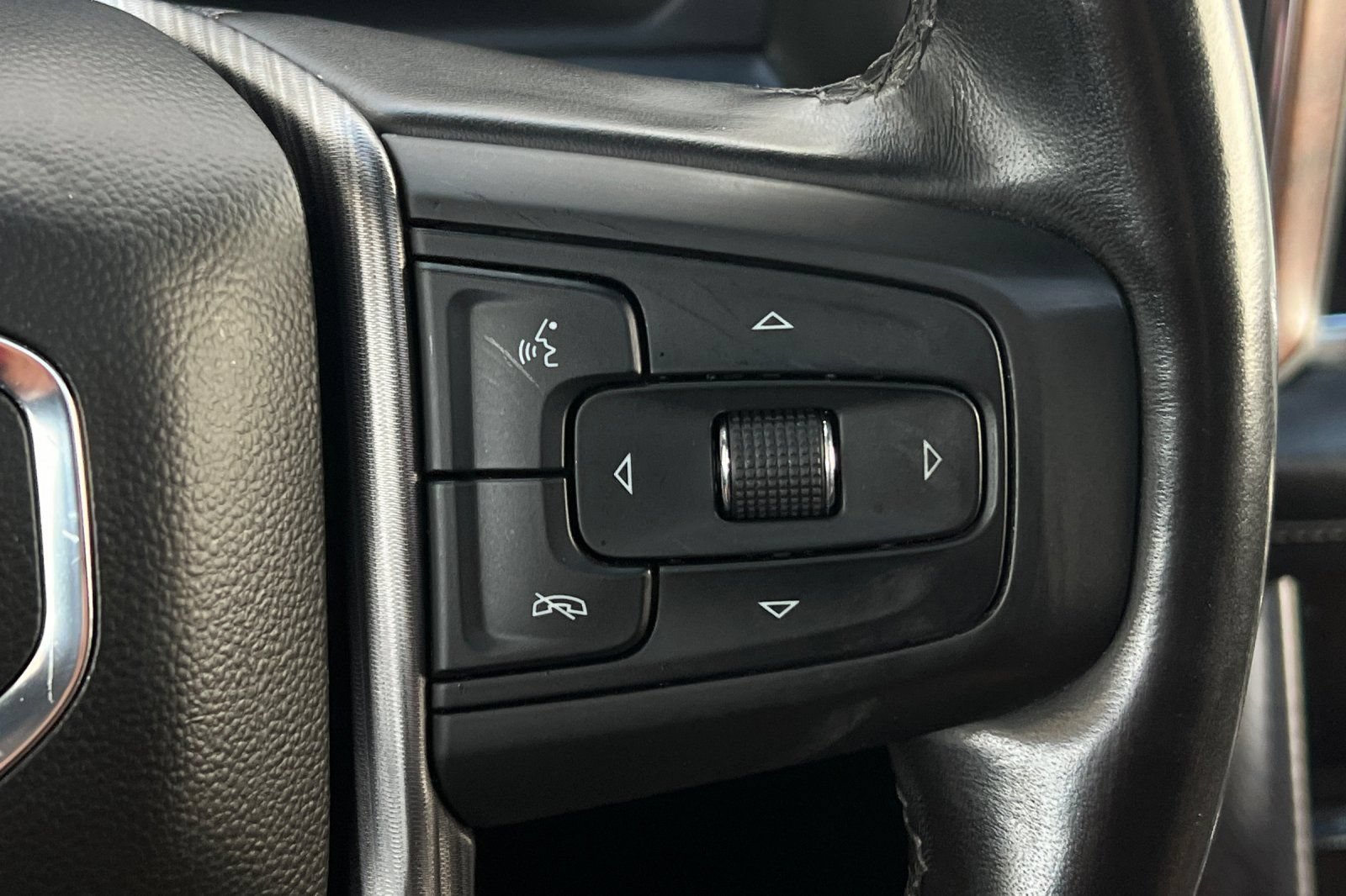 Used 2023 GMC Yukon Denali Ultimate AWD/4WD image 36