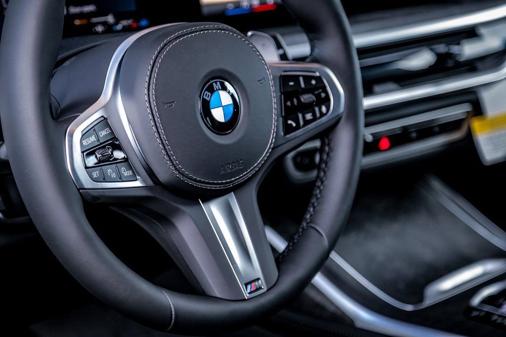 Used 2026 BMW X7 xDrive40i w/ Executive Package image 12