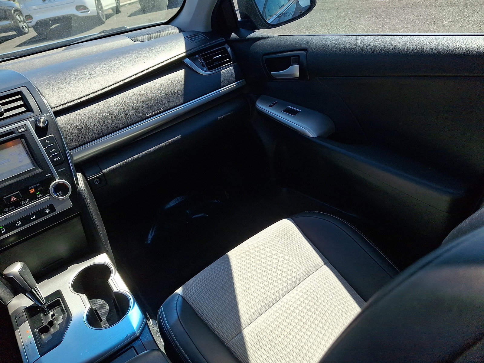 Used 2013 Toyota Camry SE FWD image 12