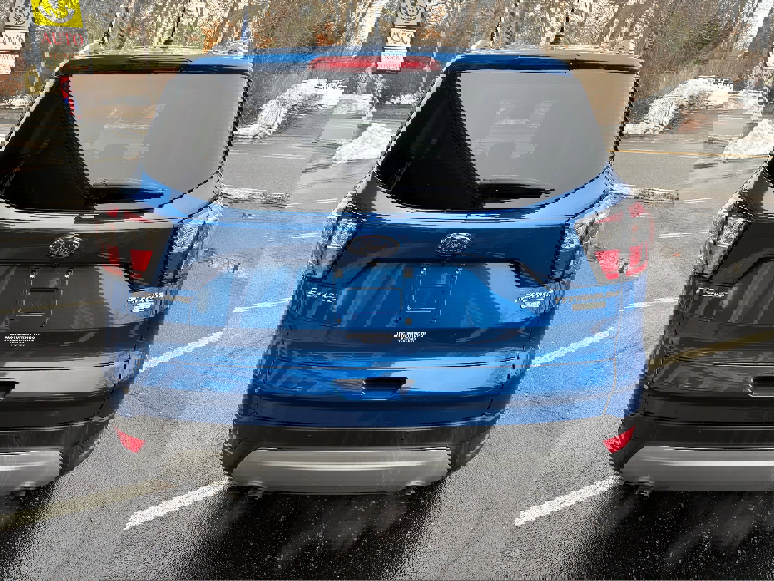 Used 2017 Ford Escape Titanium image 2