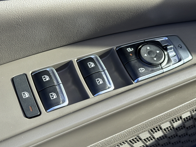 Used 2025 Kia Carnival SX FWD image 27