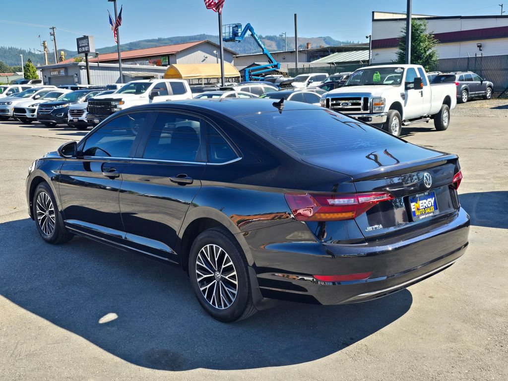 Used 2019 Volkswagen Jetta SEL w/ Cold Weather Package FWD image 5