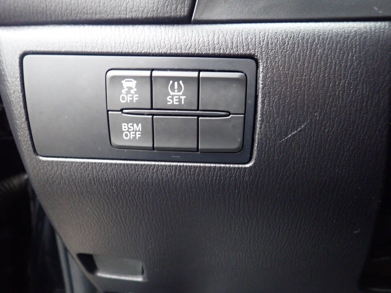 Used 2016 MAZDA MAZDA3 i Grand Touring image 11