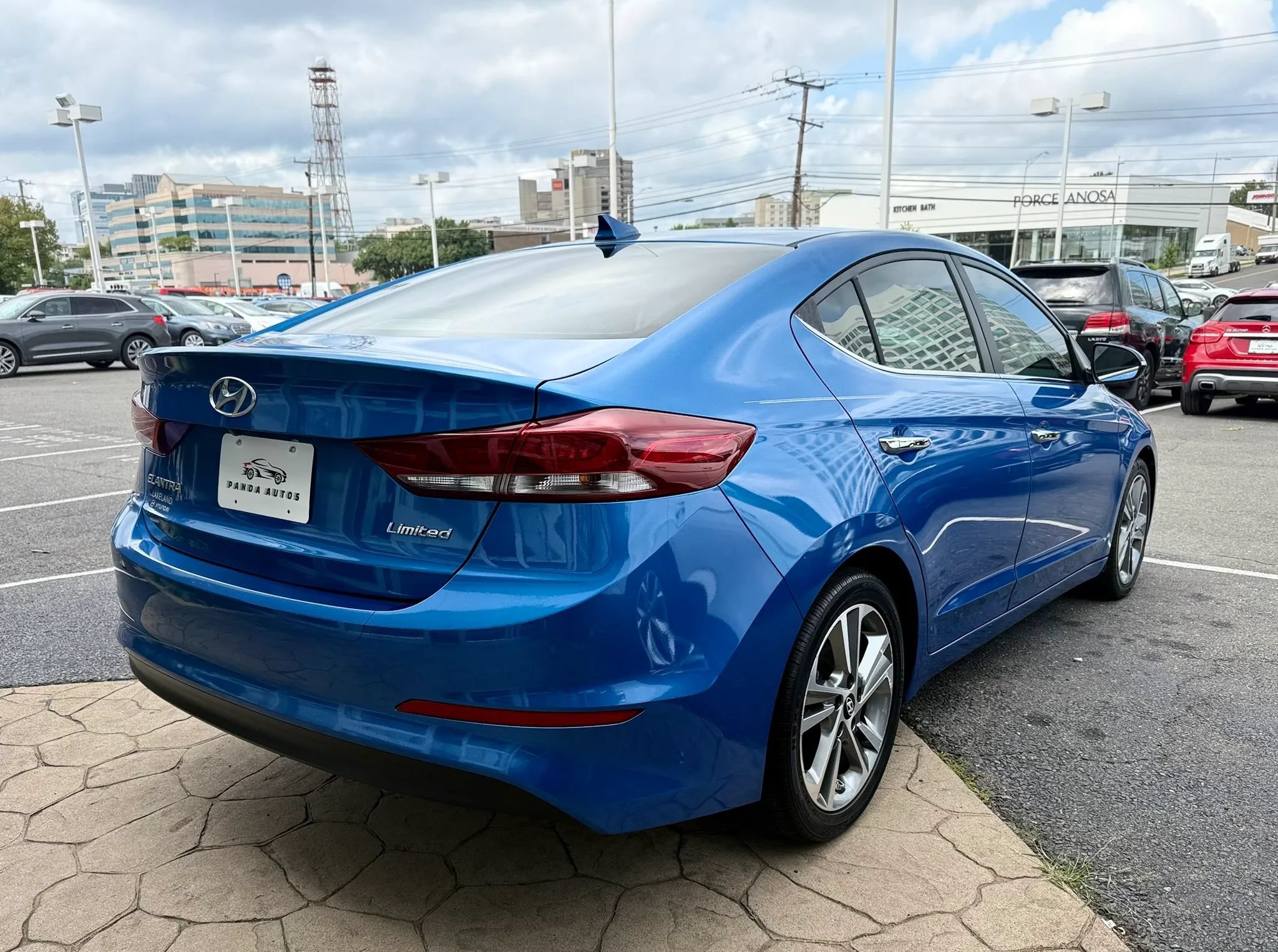 Used 2017 Hyundai Elantra Limited w/ Limited Ultimate Package 05 FWD image 7
