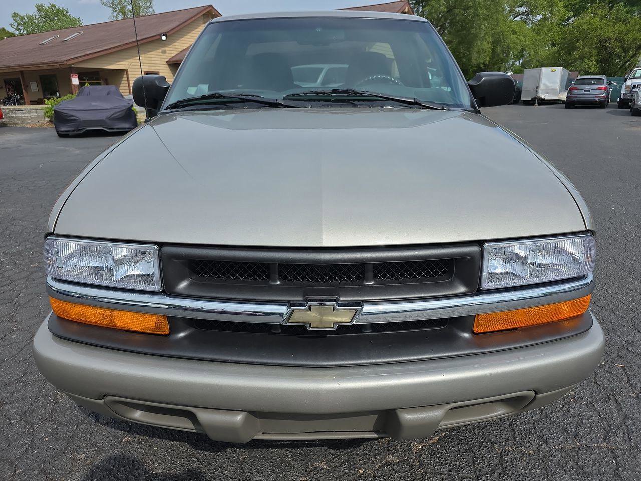 Used 2000 Chevrolet S10 Pickup LS w/ Preferred Equipment Group RWD image 12