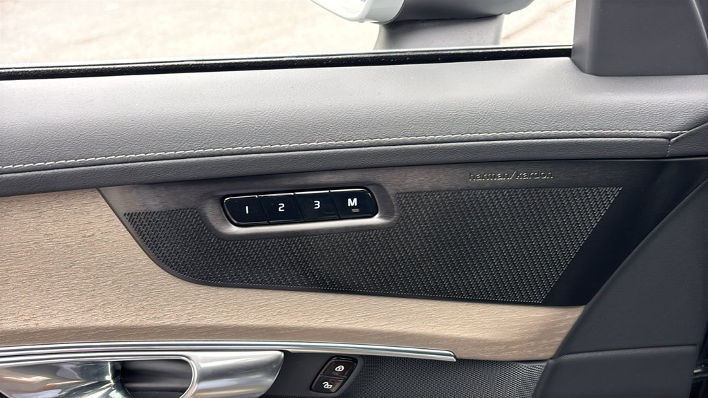 New 2027 Volvo XC90 B6 Plus AWD/4WD image 13
