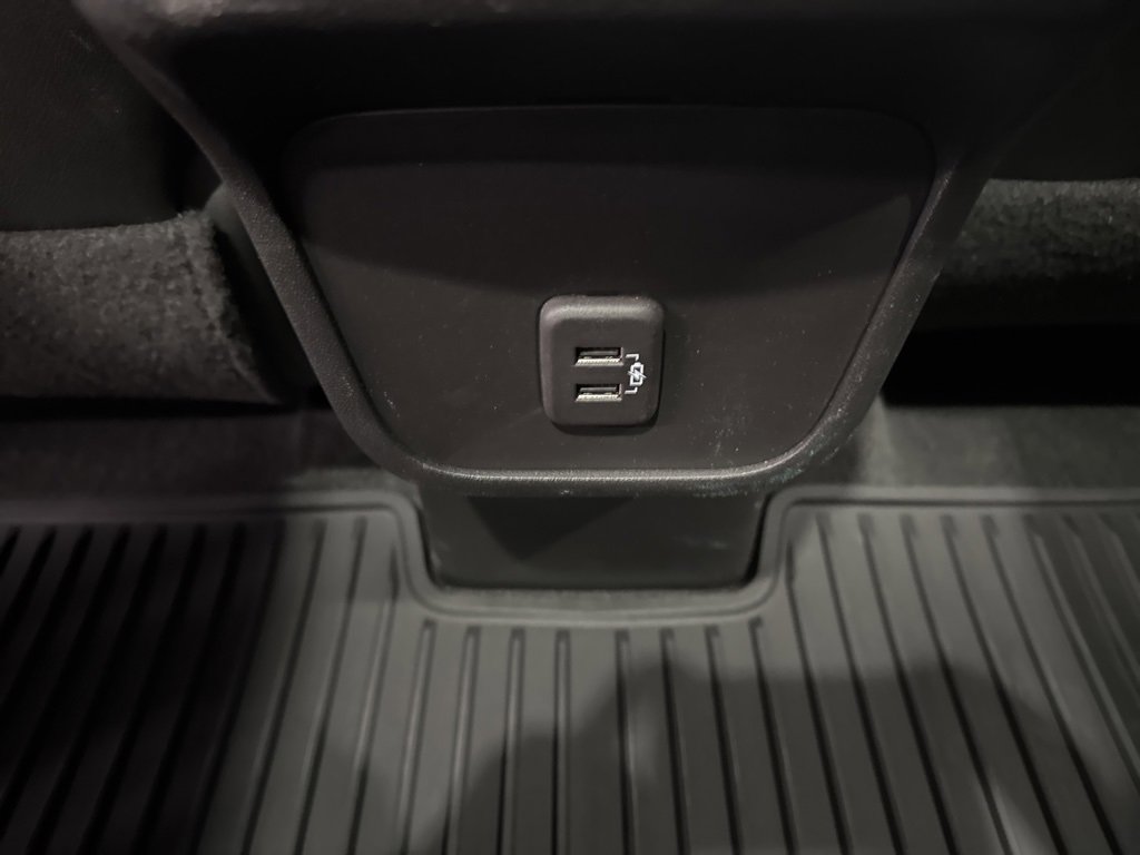 Used 2023 Chevrolet Equinox RS image 36