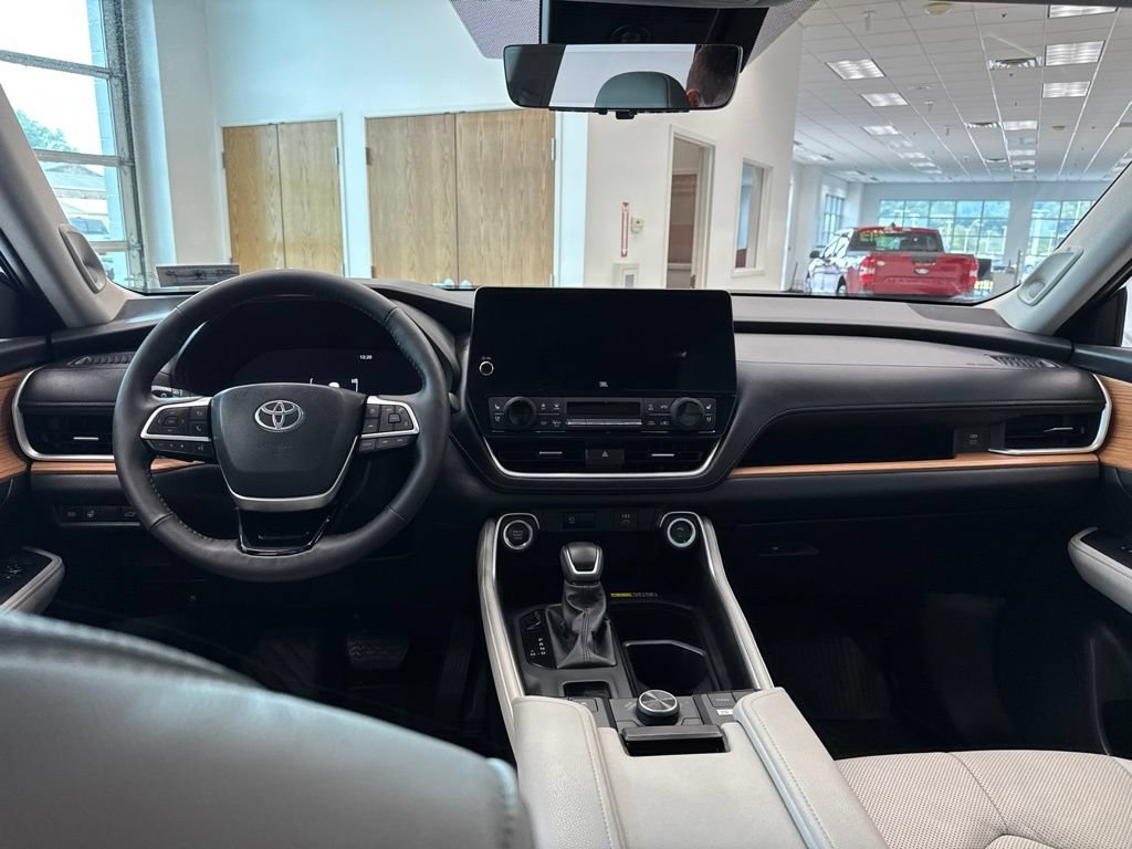 Used 2026 Toyota Grand Highlander AWD image 15