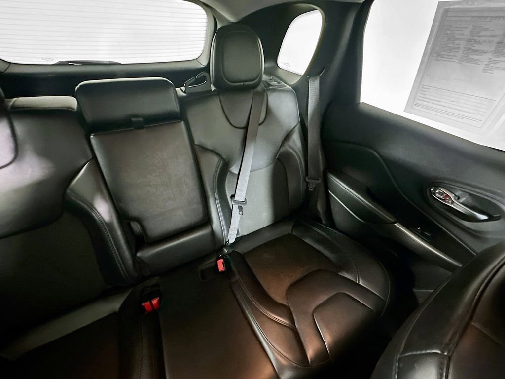 Used 2020 Jeep Cherokee Latitude Plus image 14