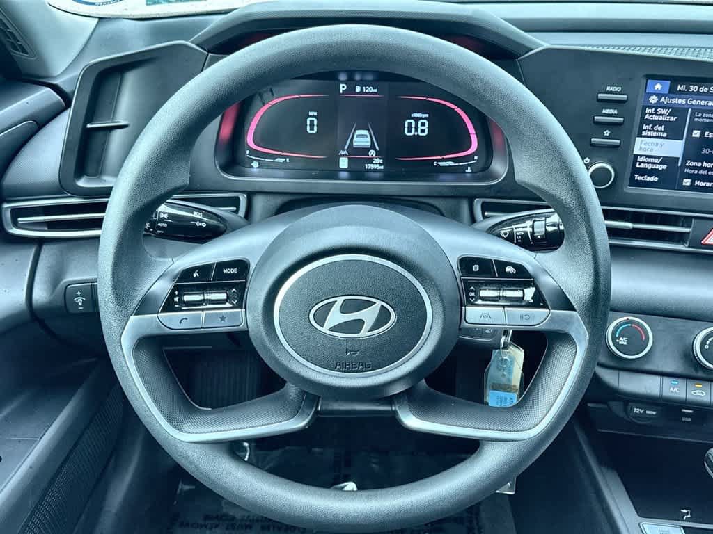Used 2025 Hyundai Elantra SE FWD image 15