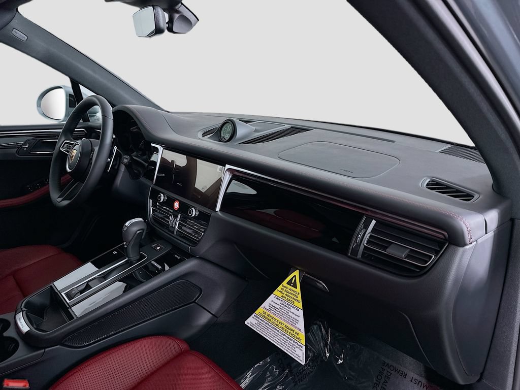 Certified 2026 Porsche Macan AWD/4WD image 31