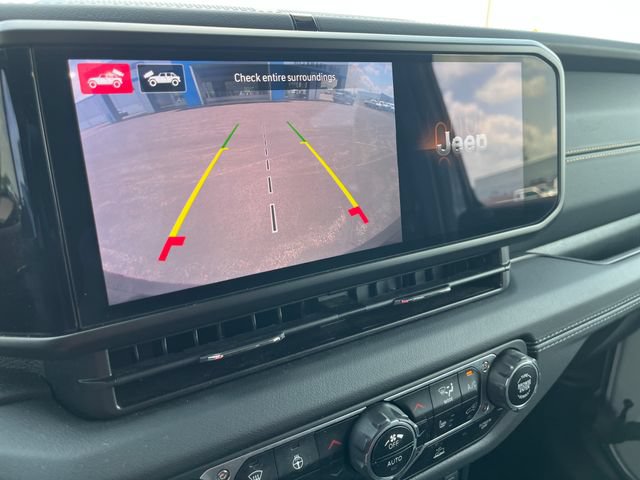 Used 2024 Jeep Wrangler Unlimited Sahara w/ Technology Group AWD/4WD image 19