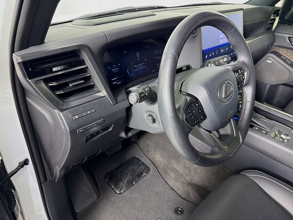Used 2024 Lexus GX 550 w/ Accessory Package (31) AWD/4WD image 9