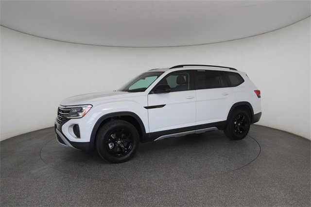 Used 2025 Volkswagen Atlas Peak Edition SE image 5