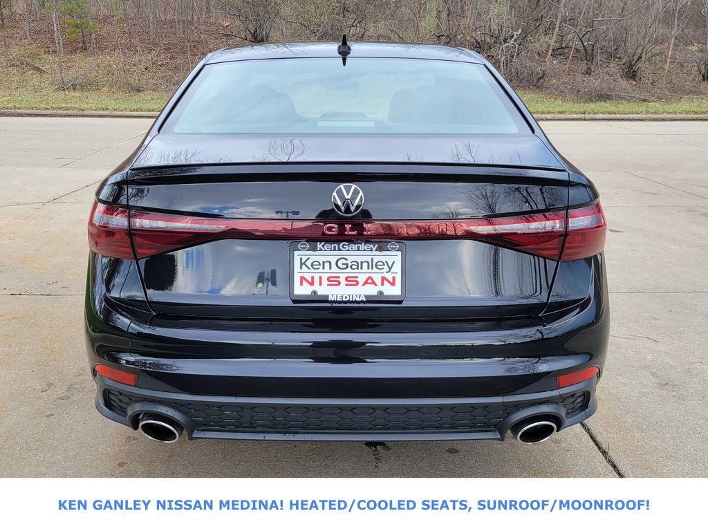 Used 2025 Volkswagen Jetta GLI Autobahn FWD image 4