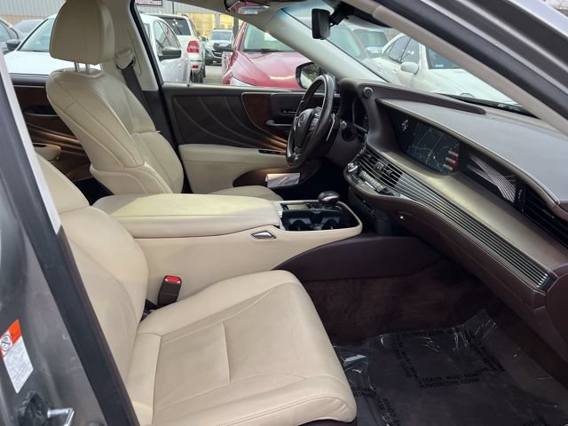 Used 2018 Lexus LS 500 AWD w/ Accessory Package (Z1) image 19