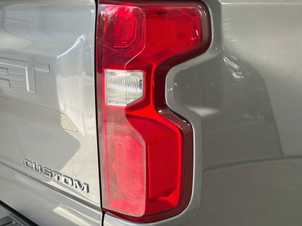 Used 2020 Chevrolet Silverado 1500 Custom w/ Custom Value Package AWD/4WD image 30