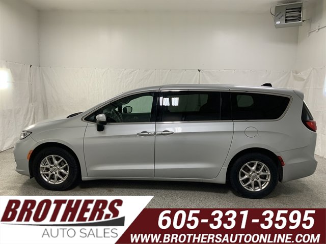 Used 2023 Chrysler Pacifica Touring