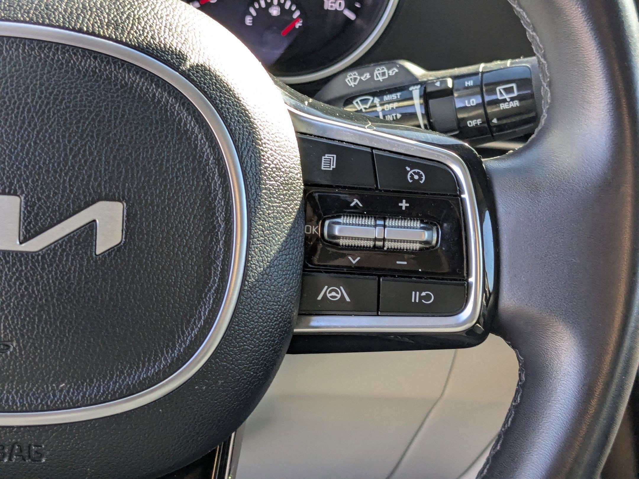 Used 2024 Kia Carnival LX image 20