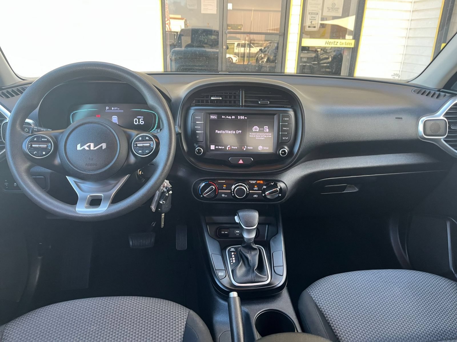 Used 2025 Kia Soul LX w/ LX Technology Package FWD image 30