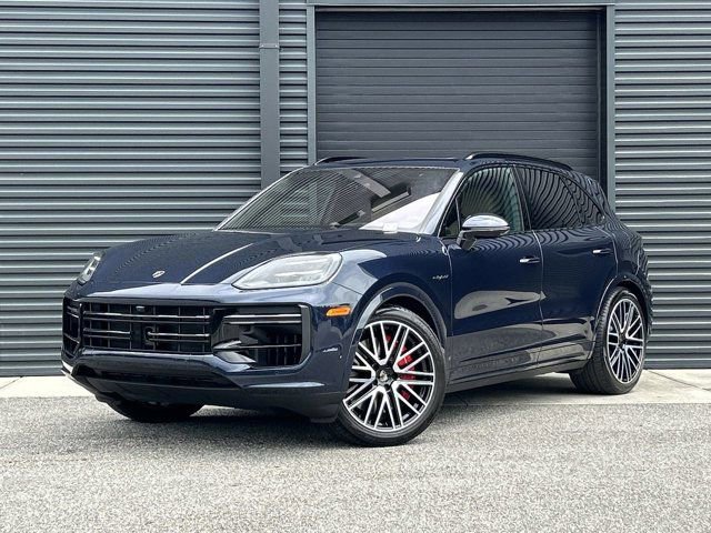 Certified 2025 Porsche Cayenne Turbo image 1