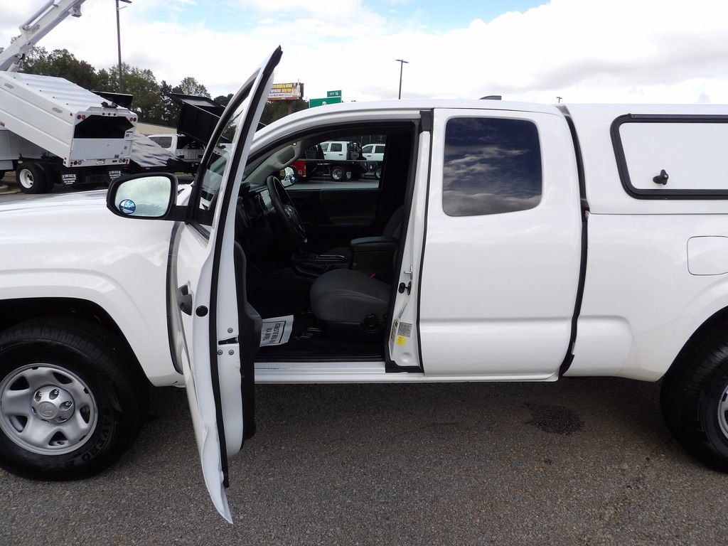 Used 2022 Toyota Tacoma SR image 13