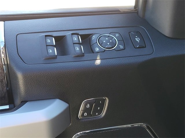 Used 2019 Ford F250 Lariat w/ Chrome Package image 16