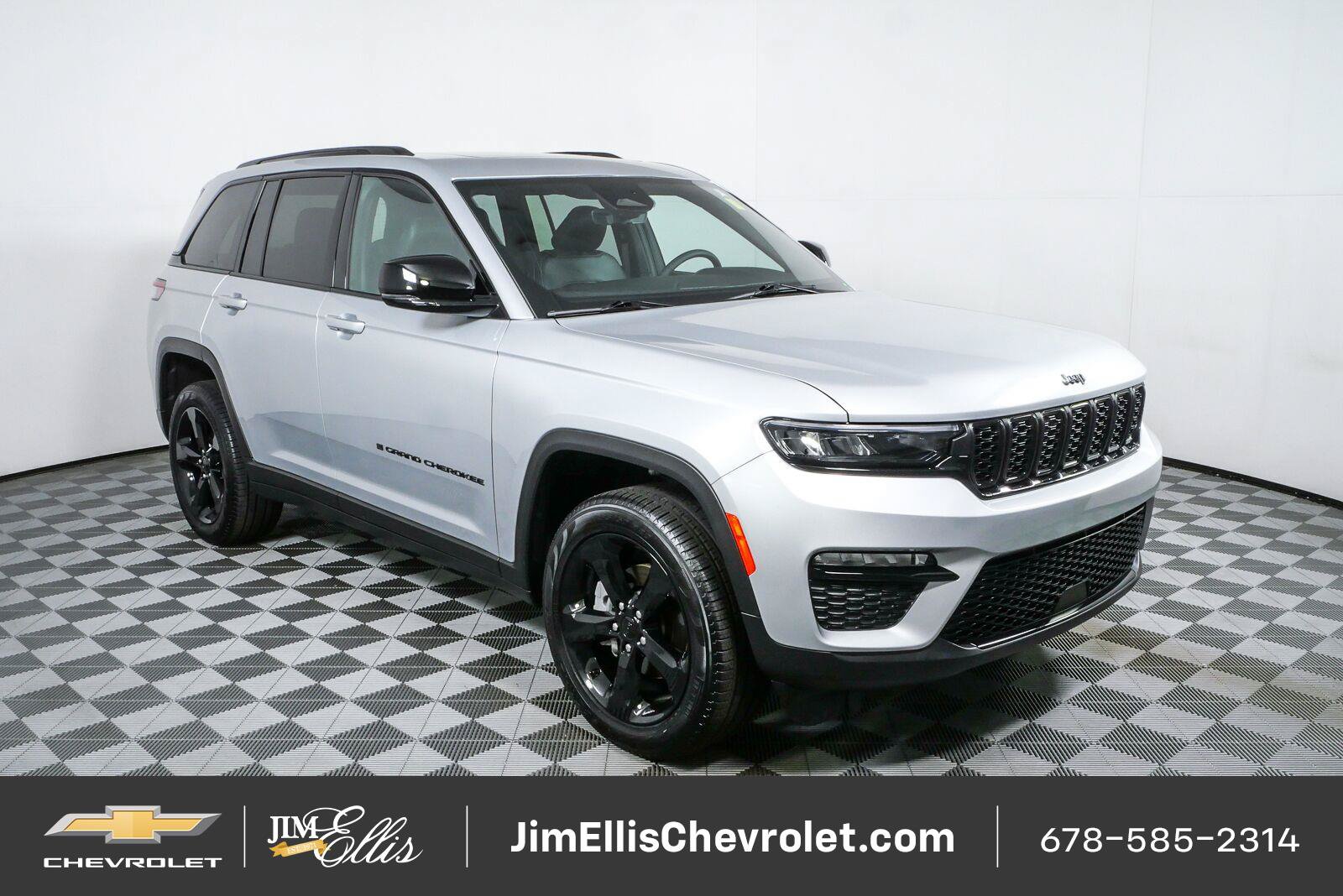 Used 2025 Jeep Grand Cherokee Limited w/ Black Appearance Package