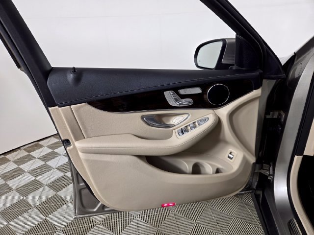 Used 2019 Mercedes-Benz GLC 300 4MATIC image 20