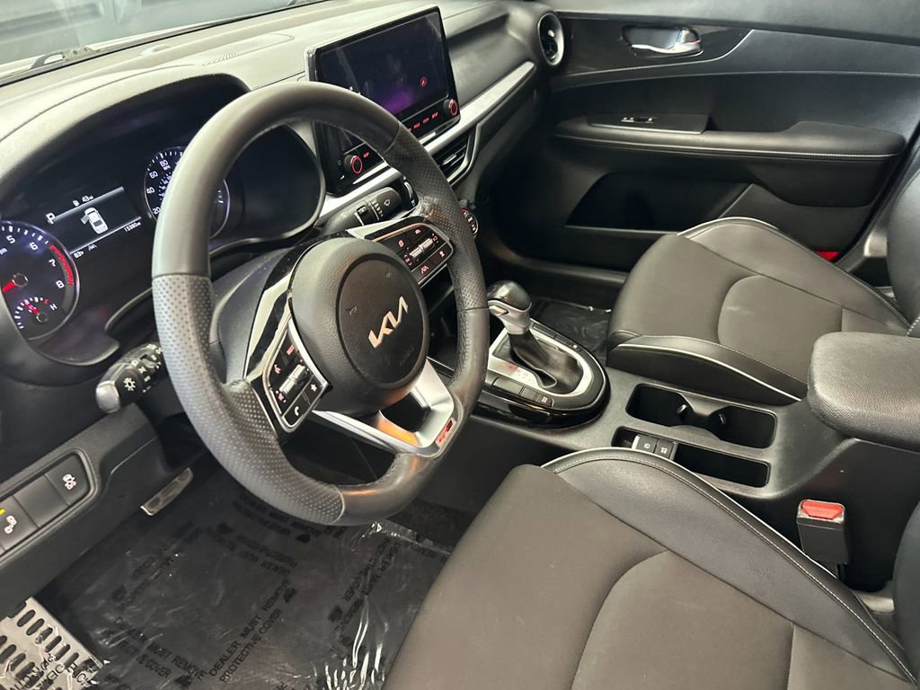 Used 2023 Kia Forte GT-Line w/ GT-Line Technology Package FWD image 9