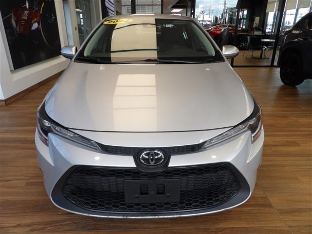 Used 2022 Toyota Corolla LE image 2